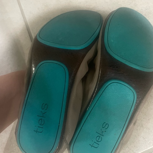 Tieks taupe size 9 - Picture 4 of 4